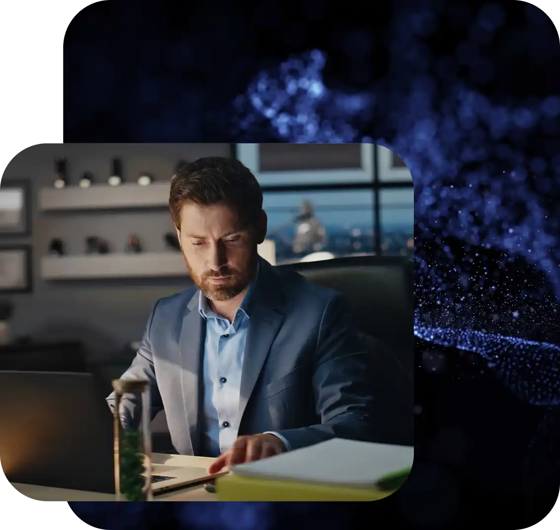hero-finance Man writing on a computer